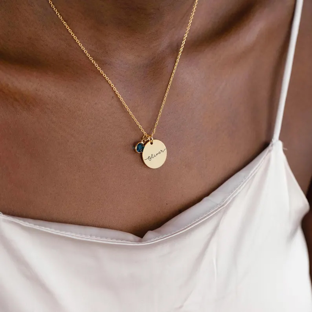 Personalized Custom Name Disc  - Birth Flower Necklace recension och pris